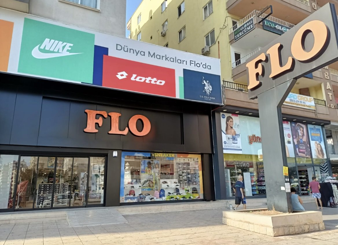 Flo Mersin Mezitli Cadde Mağazası