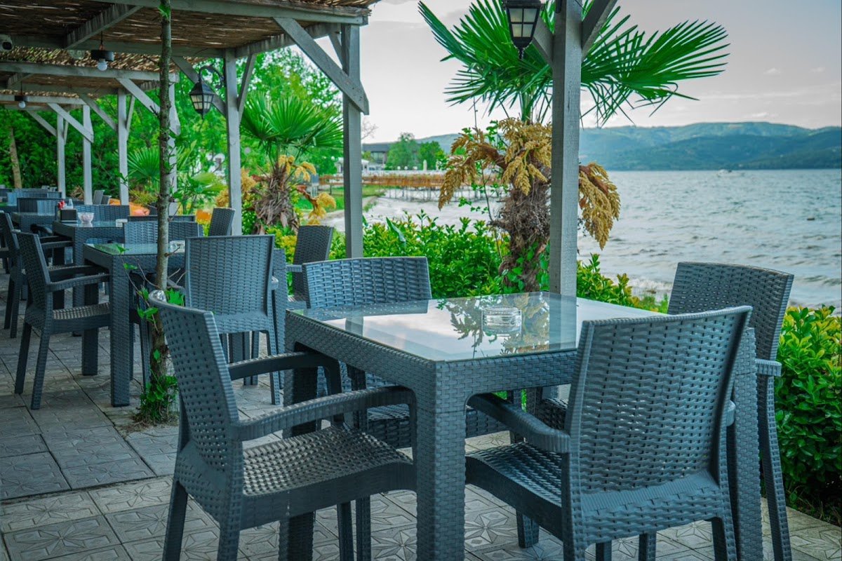 Göl Ce Kafe