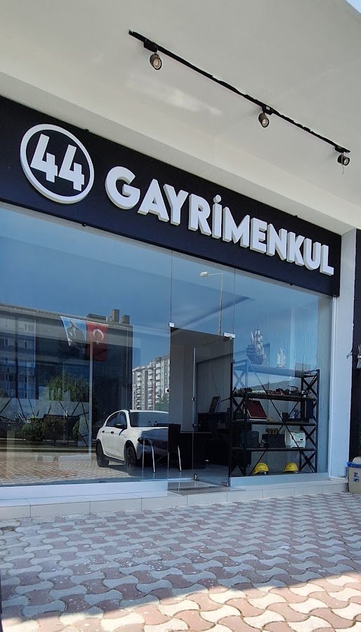 44 Gayrimenkul