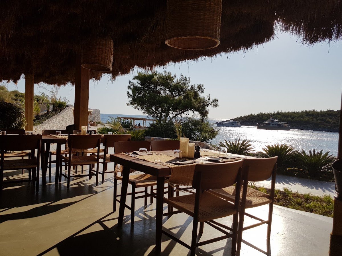 Anhinga Restaurant, Beach And Bar