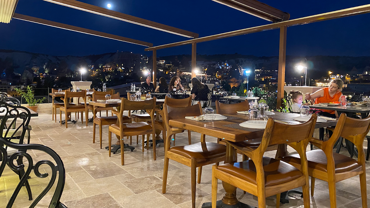 Cratus Premium Restaurant & Lounge