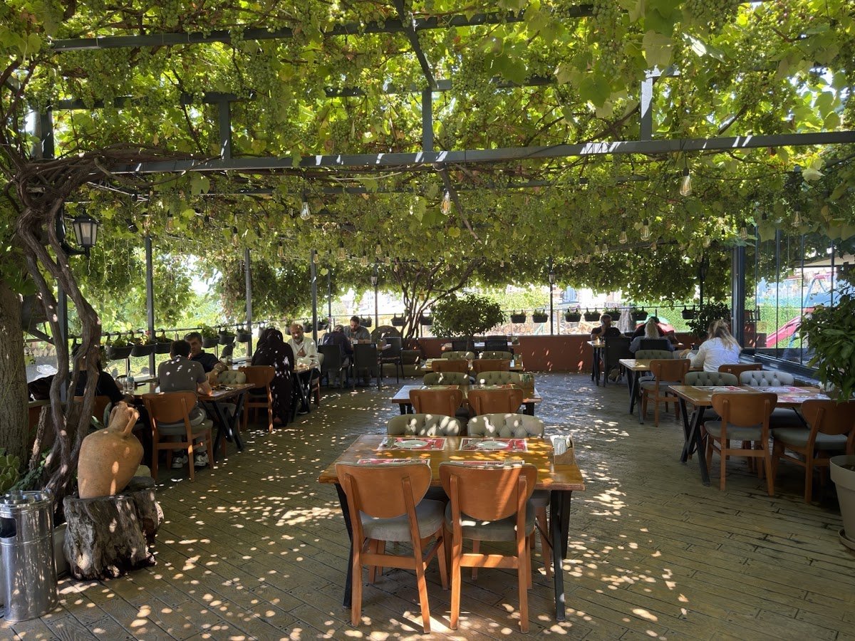 Asmaaltı Pide ve Kahvaltı Salonu