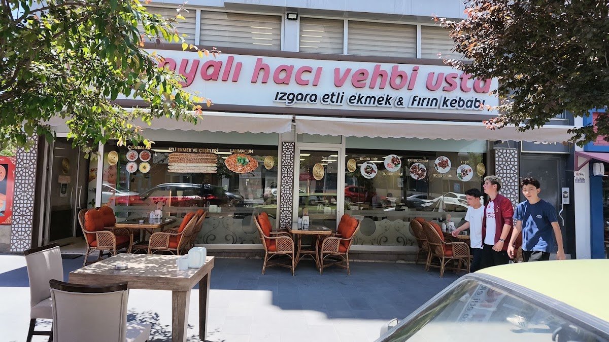 Konyalı Hacı Vehbi Usta Etli Ekmek