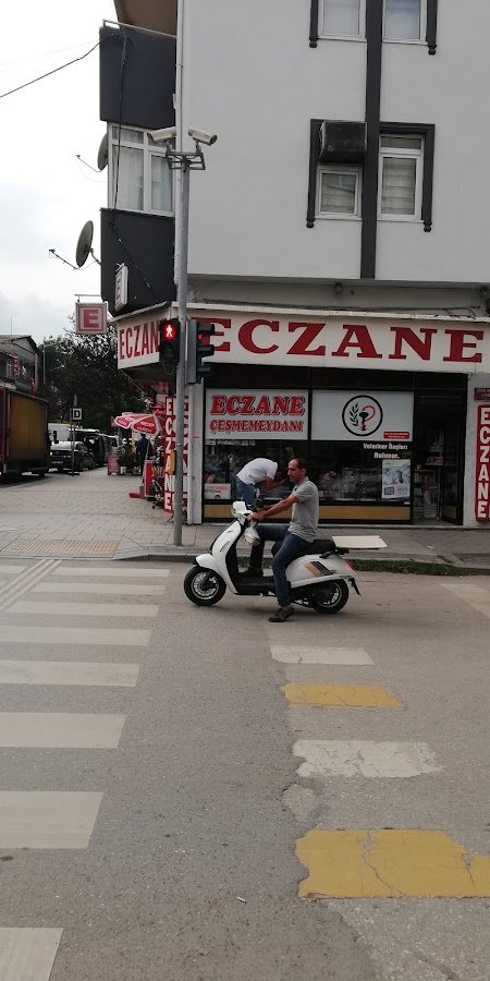 Çeşme Meydanı Eczanesi