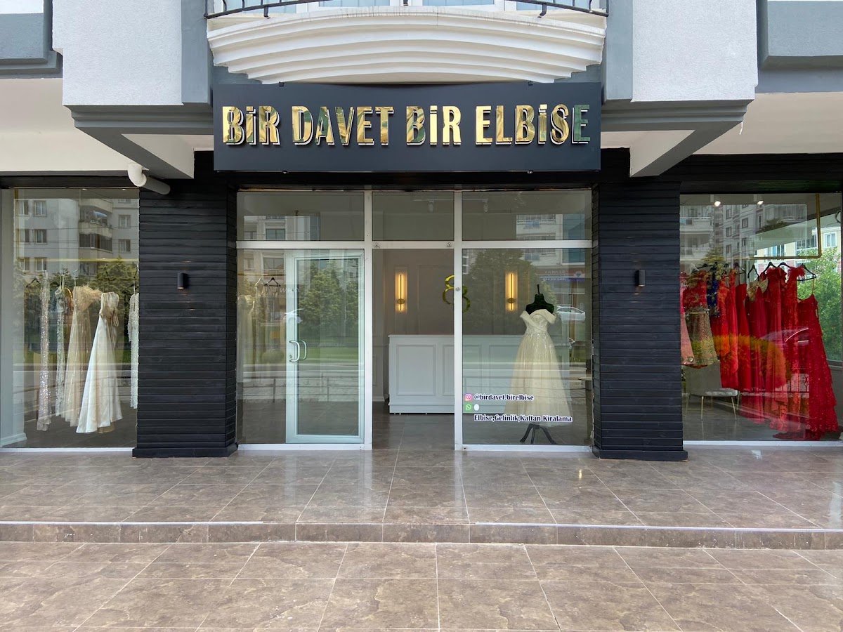 Bir Davet Bir Elbise