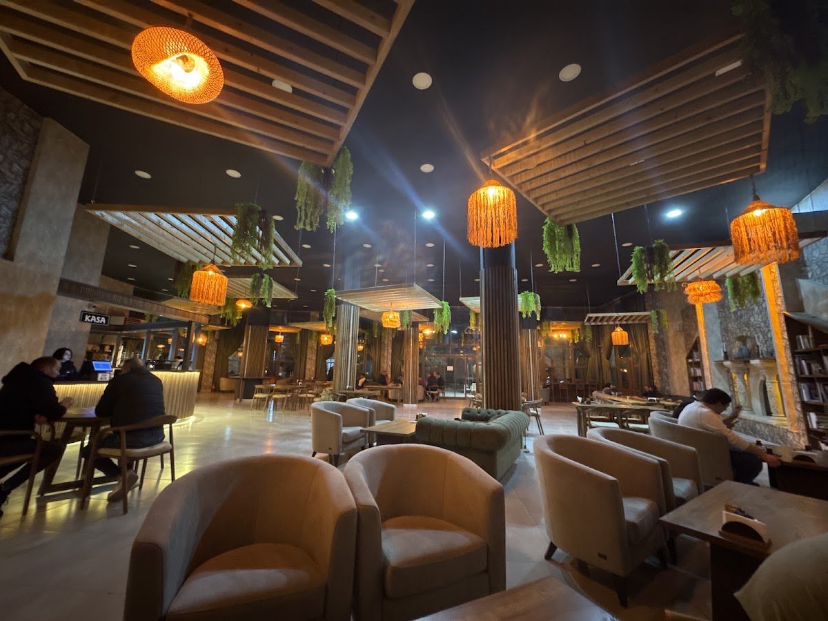 Nev Mekan Cafe Restaurant Kütüphane