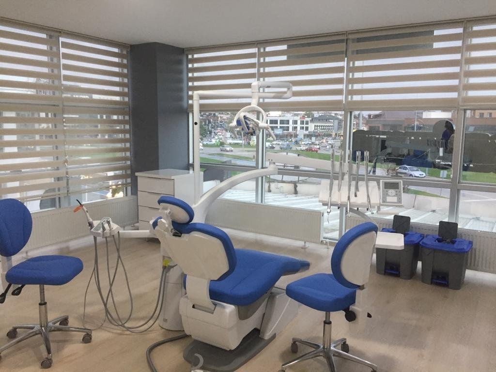 Dt. Ümit Kaya, Diş Hekimi