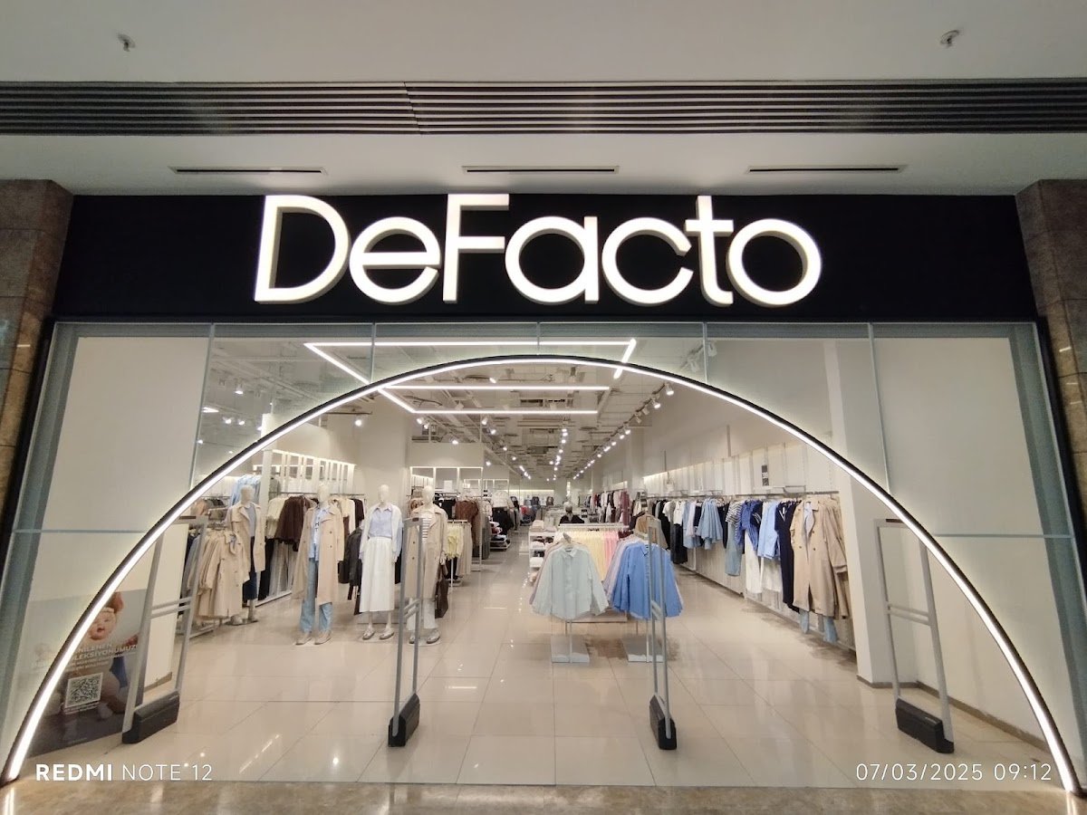 Defacto