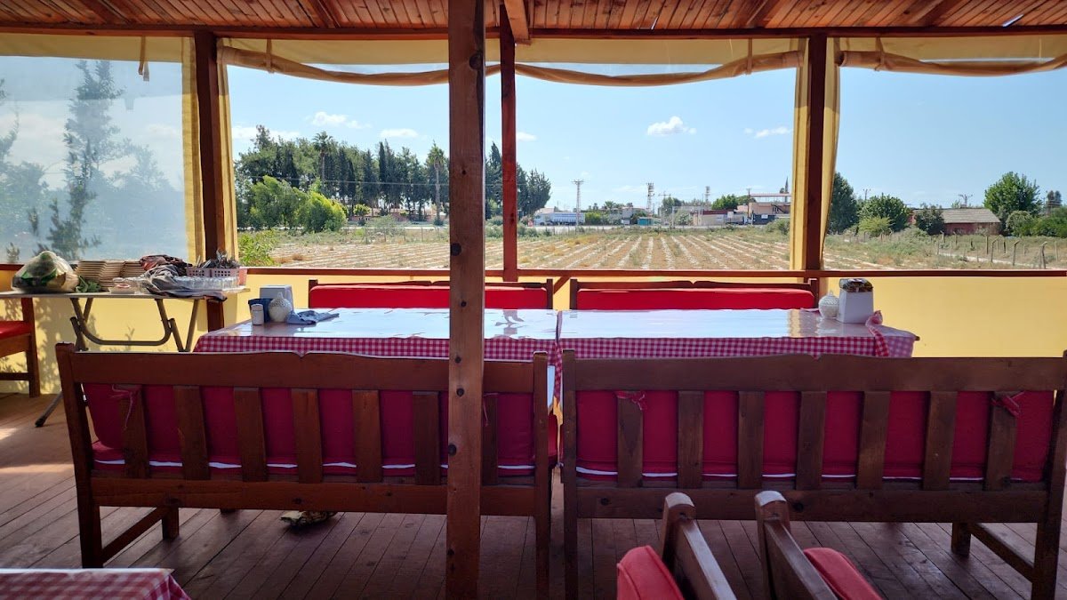 İpek At Çiftliği Kahvaltı Bahçesi
