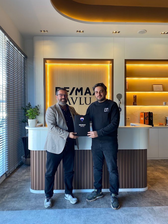 Remax Avlu