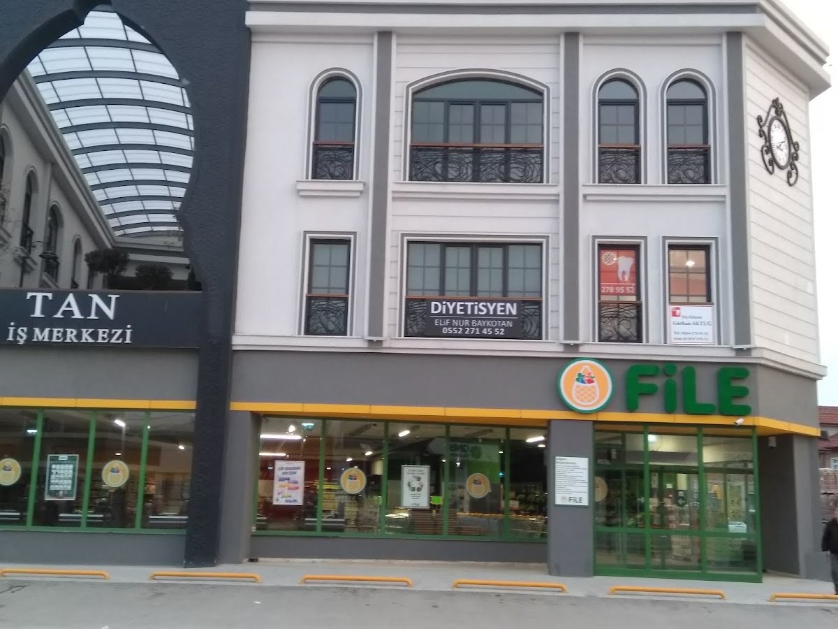 Diş Hekimi Gürhan Aktuğ
