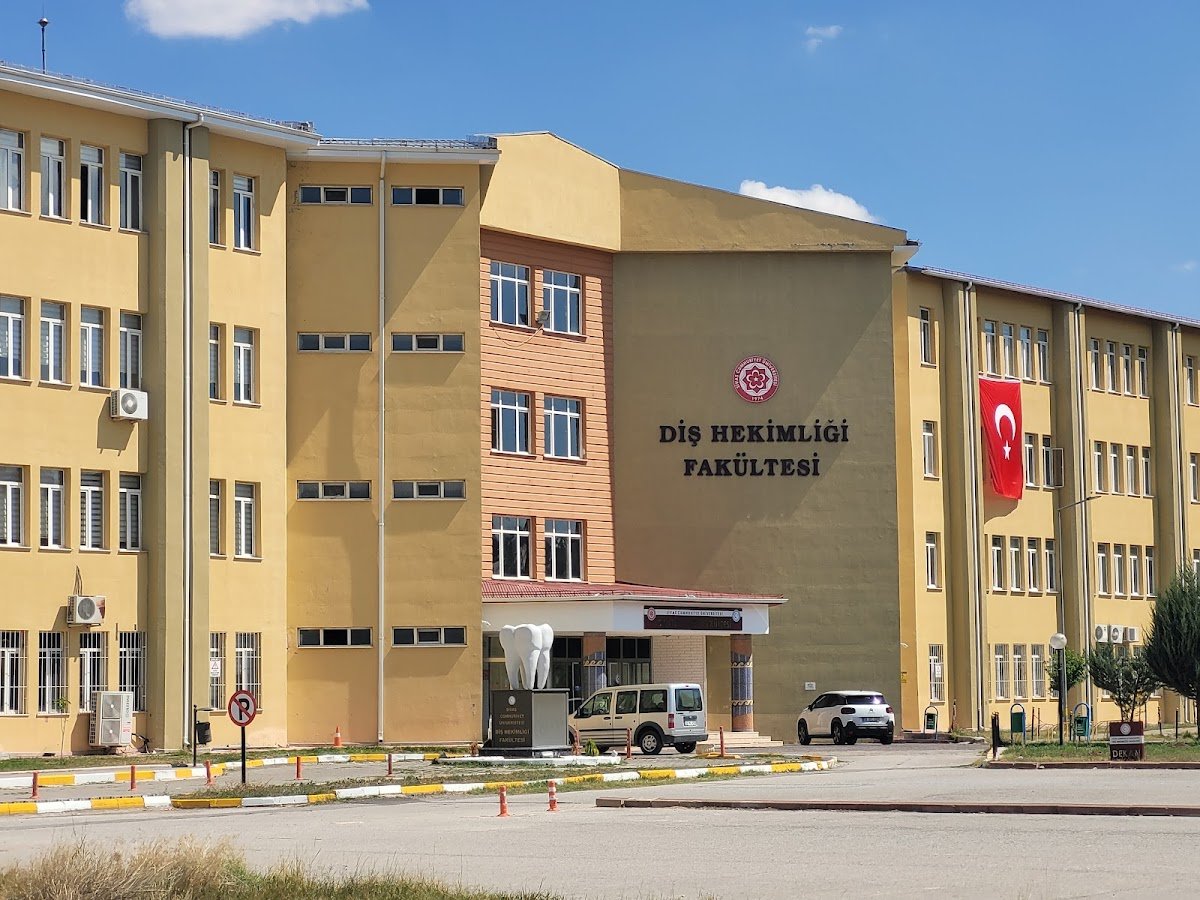 Cumhuriyet Üniversitesi Diş Hekimliği Fakültesi