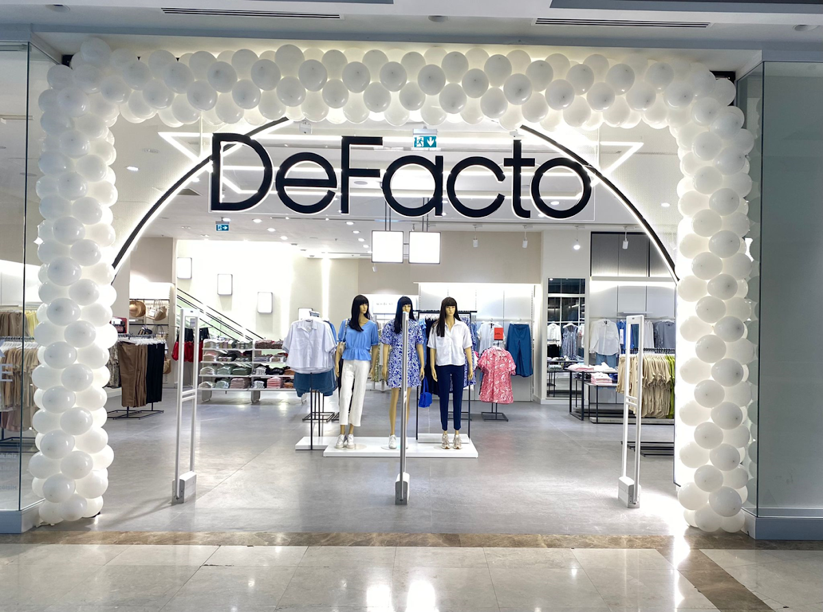 Defacto