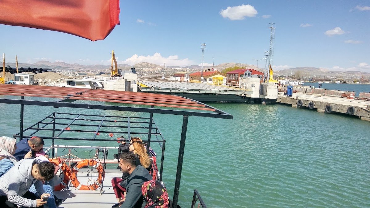Van Feribot İskelesi