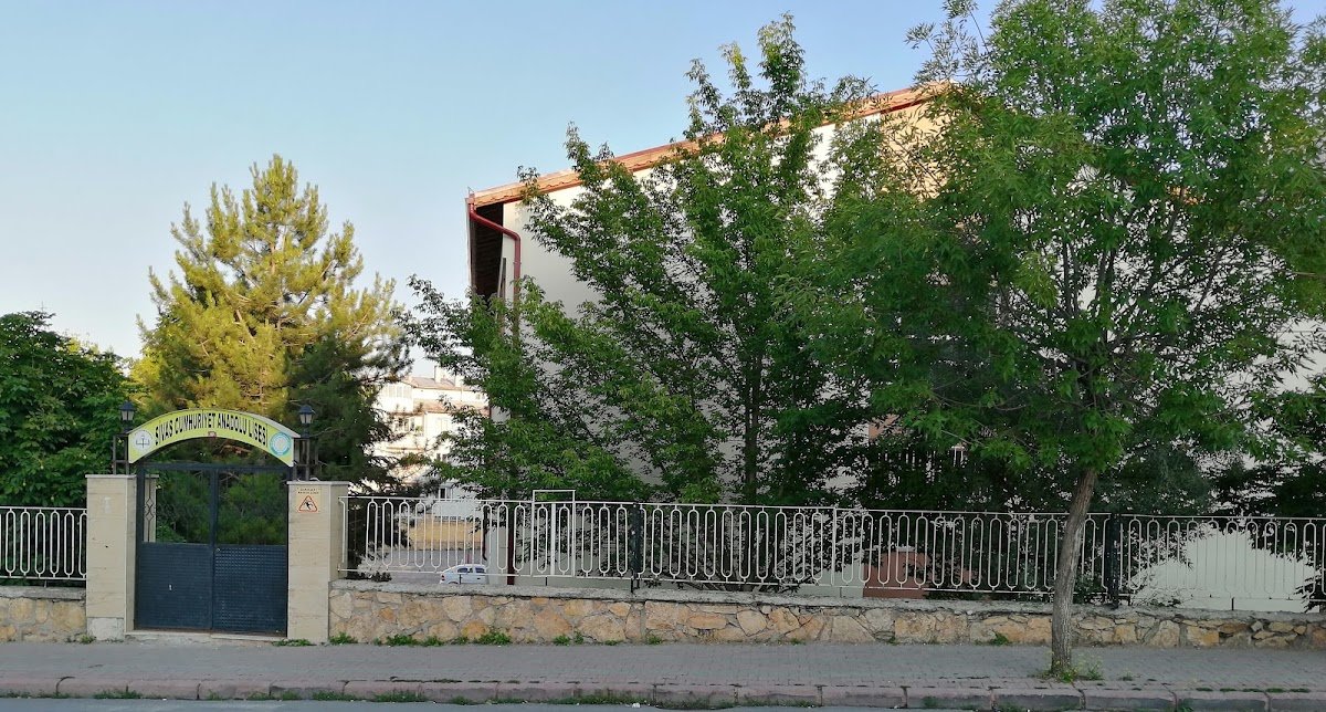 Cumhuriyet Anadolu Lisesi