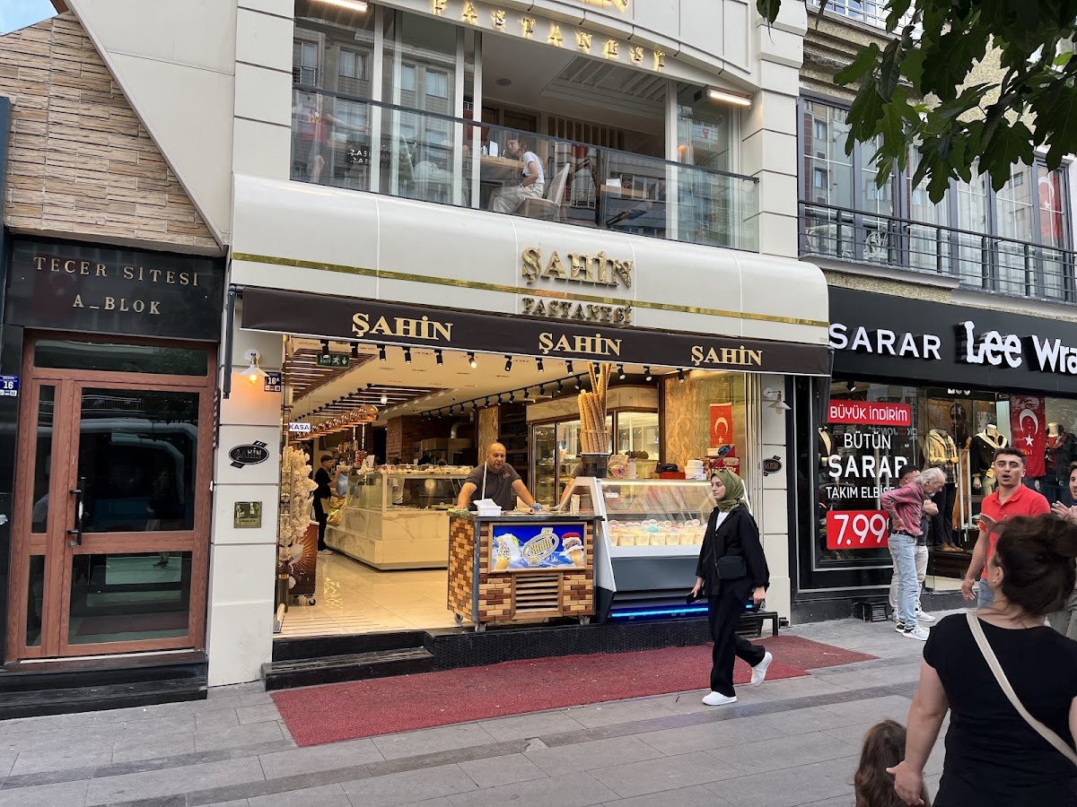 Şahin Pastanesi